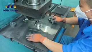 Alur Proses Alat Pemotong Cemented Carbide｜Episode 5 · Pemadatan Press Listrik